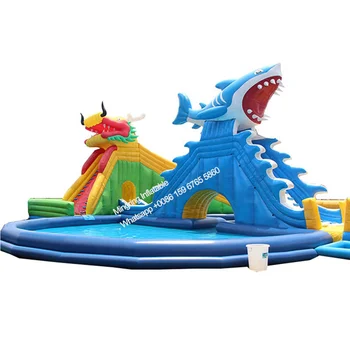 Коммерческий мобильный гигантский надувной наземный аквапарк Dragon and Shark с наземной водной горкой с бассейном